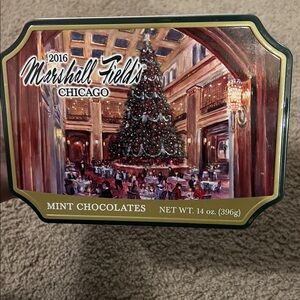 Marshall Field’s Chicago collector’s tin 2016 iconic Walnut room Christmas tree